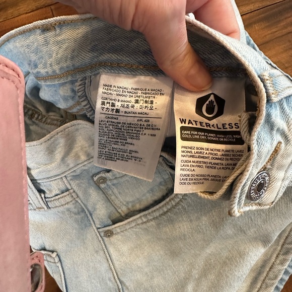 Levi Light Wash High Waist Loose Denim Shorts Size 26 - Picture 4 of 4